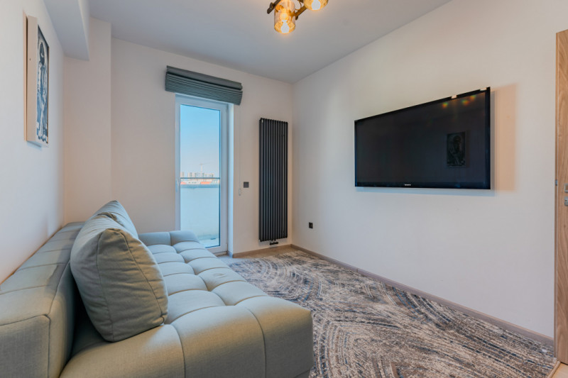 Apartament modern, 3 camere, mobilat, zona Coresi