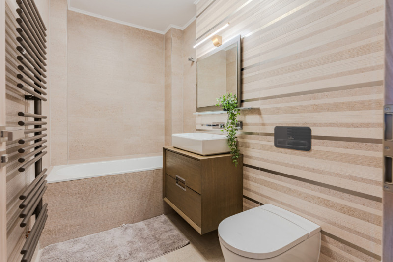 Apartament modern, 3 camere, mobilat, zona Coresi
