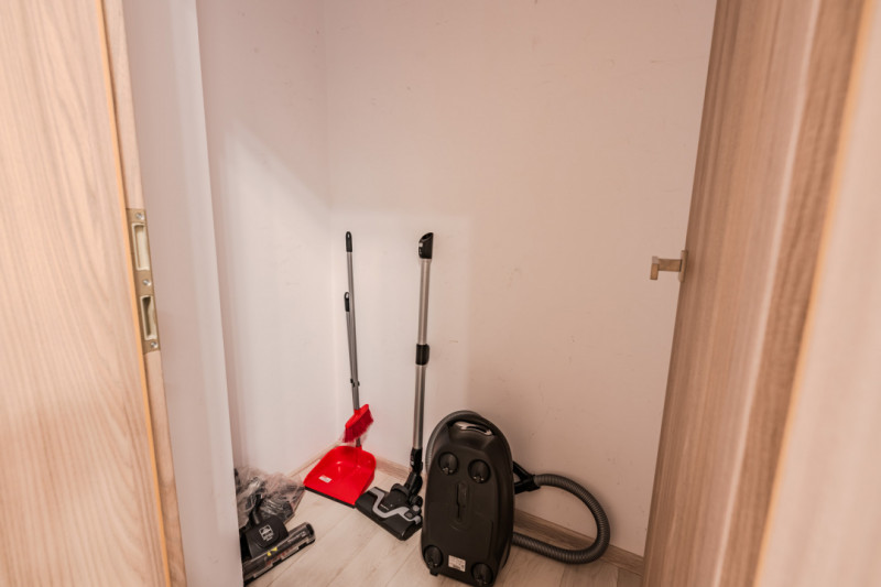 Apartament modern, 3 camere, mobilat, zona Coresi