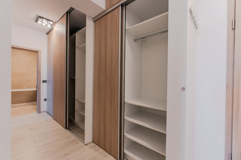 Apartament modern, 3 camere, mobilat, zona Coresi