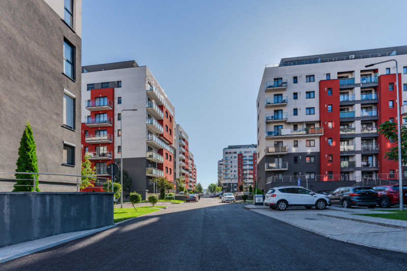 Apartament modern, 3 camere, mobilat, zona Coresi