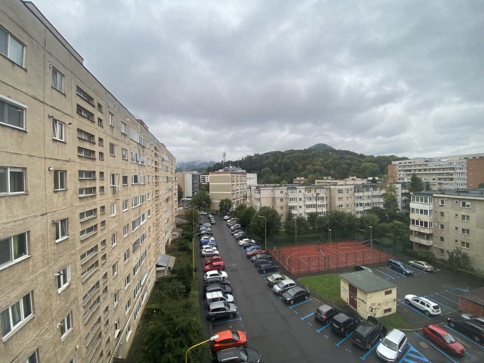 Apartament 2 camere decomandat– Strada Zizinului, în spate la Județean