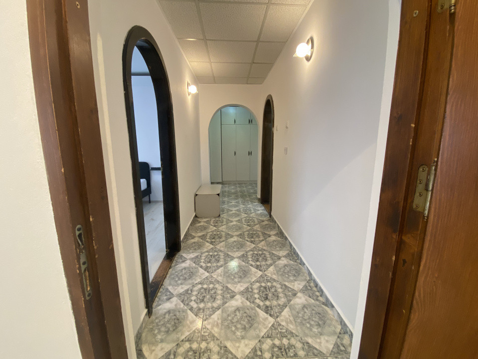 Apartament 2 camere decomandat– Strada Zizinului, în spate la Județean