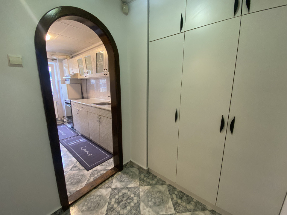 Apartament 2 camere decomandat– Strada Zizinului, în spate la Județean