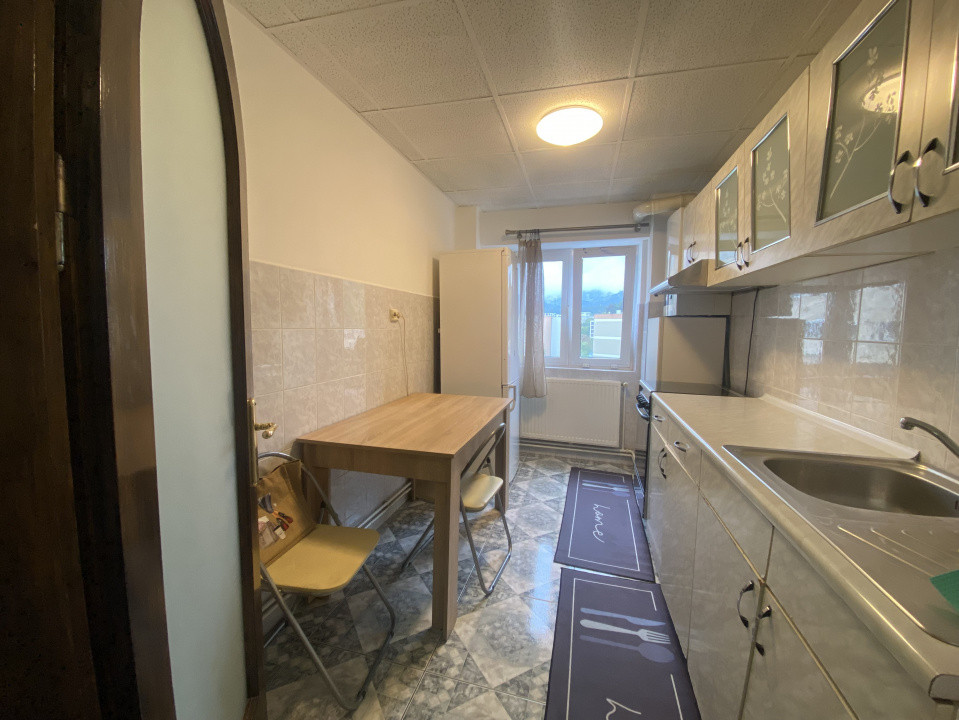 Apartament 2 camere decomandat– Strada Zizinului, în spate la Județean