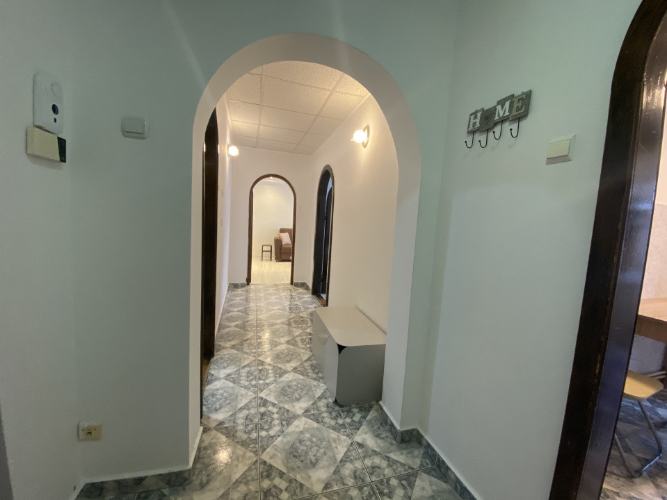Apartament 2 camere decomandat– Strada Zizinului, în spate la Județean