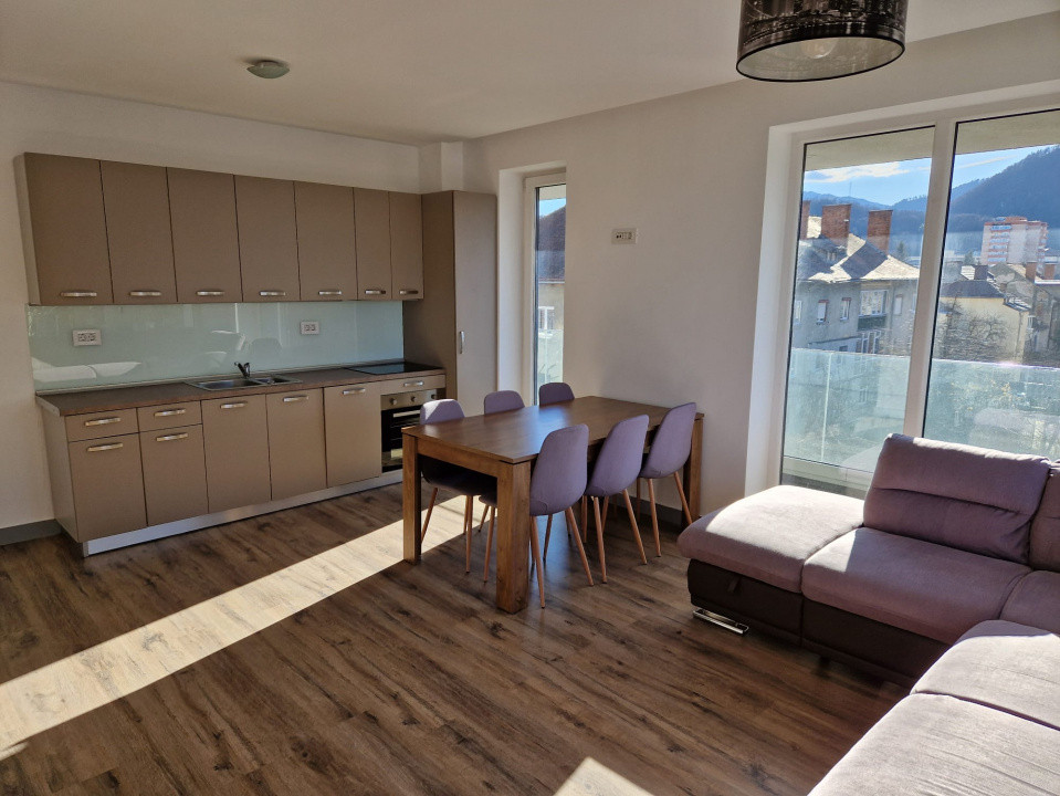 Apartament modern cu 3 camere pe 13 Decembrie 