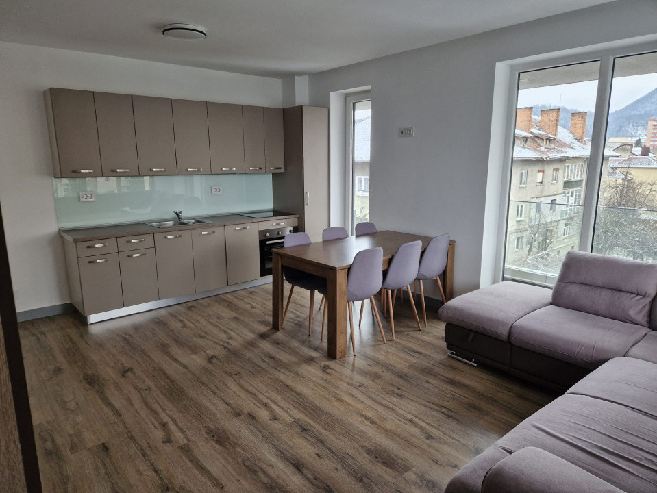 Apartament modern cu 3 camere pe 13 Decembrie 