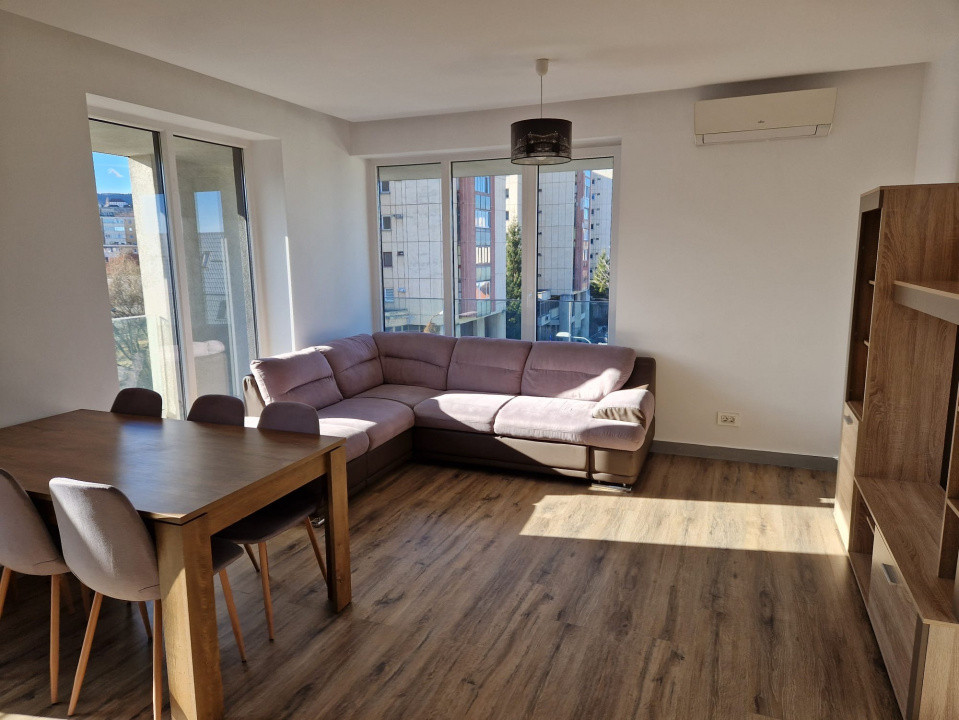 Apartament modern cu 3 camere pe 13 Decembrie 