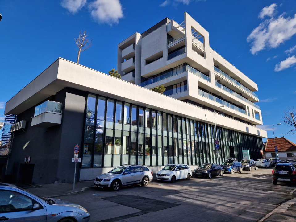Apartament modern cu 3 camere pe 13 Decembrie 