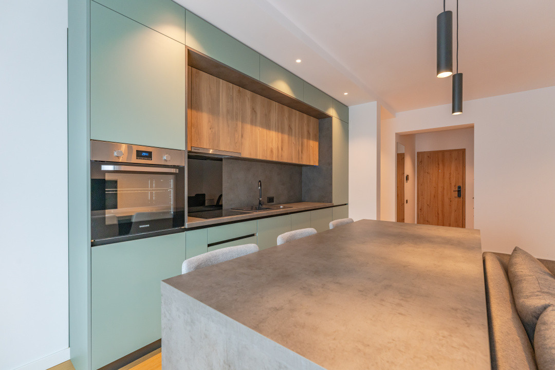 Închiriere apartament modern 3 camere cu vedere superbă Brașov