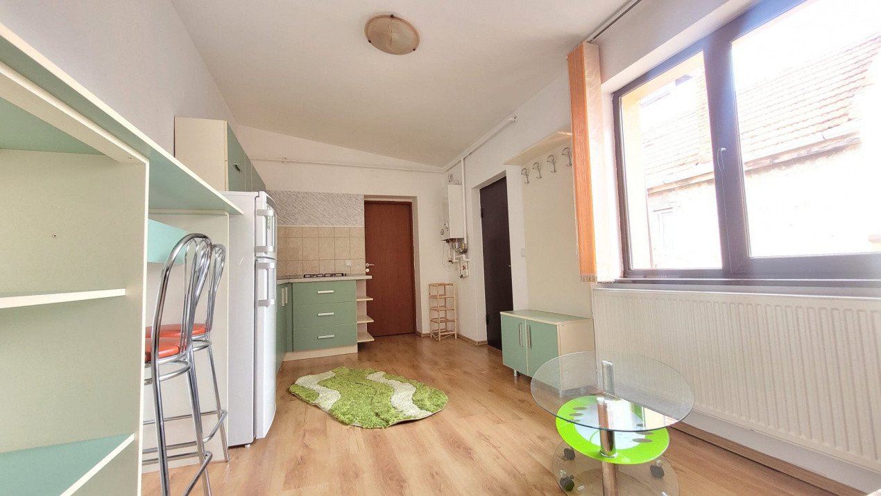 Garsoniera in zona liceului Saguna