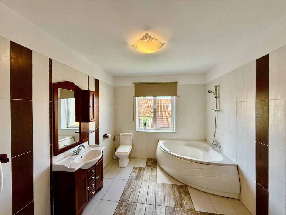 Locatie premium! Apartament 2 camere, suprafata generoasa –Central, Brasov