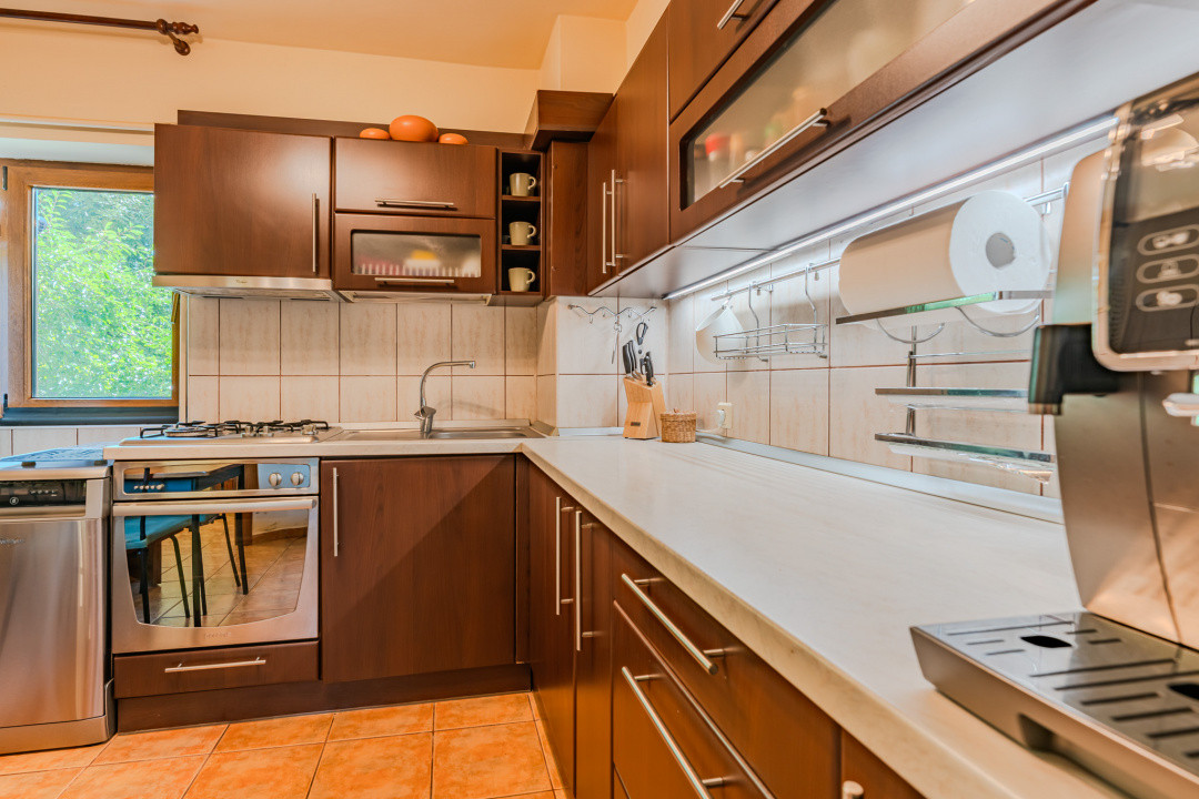 Locuinta ideala pentru familie | Apartament spatios 4 camere, Racadau, pietonala