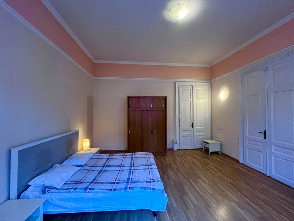 Apartament cu 3 camere in Șirul Livezii 