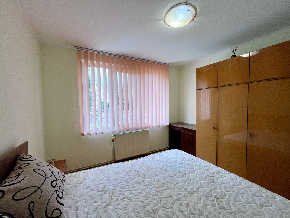 Apartament cu 4 camere în Tractorul