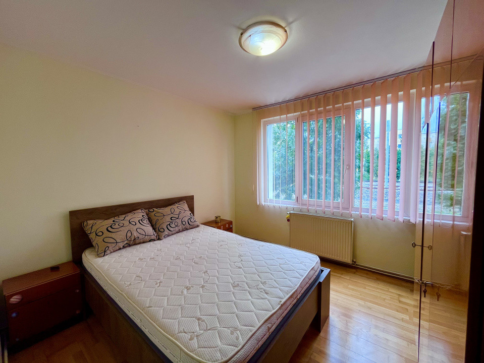 Apartament cu 4 camere în Tractorul