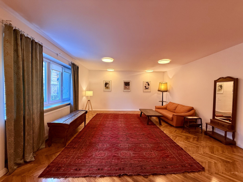 De inchiriat – Apartament 3 camere– Strada De Mijloc, Brasov (zona Centrala)