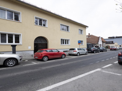 De inchiriat – Apartament 3 camere– Strada De Mijloc, Brasov (zona Centrala)