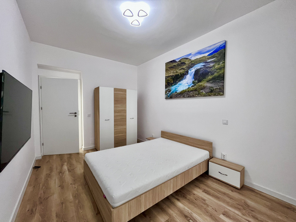 Apartament cu 3 camere în Tractorul 
