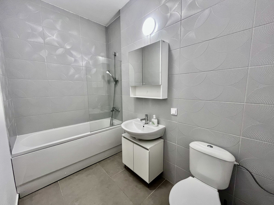 Apartament cu 3 camere în Tractorul 