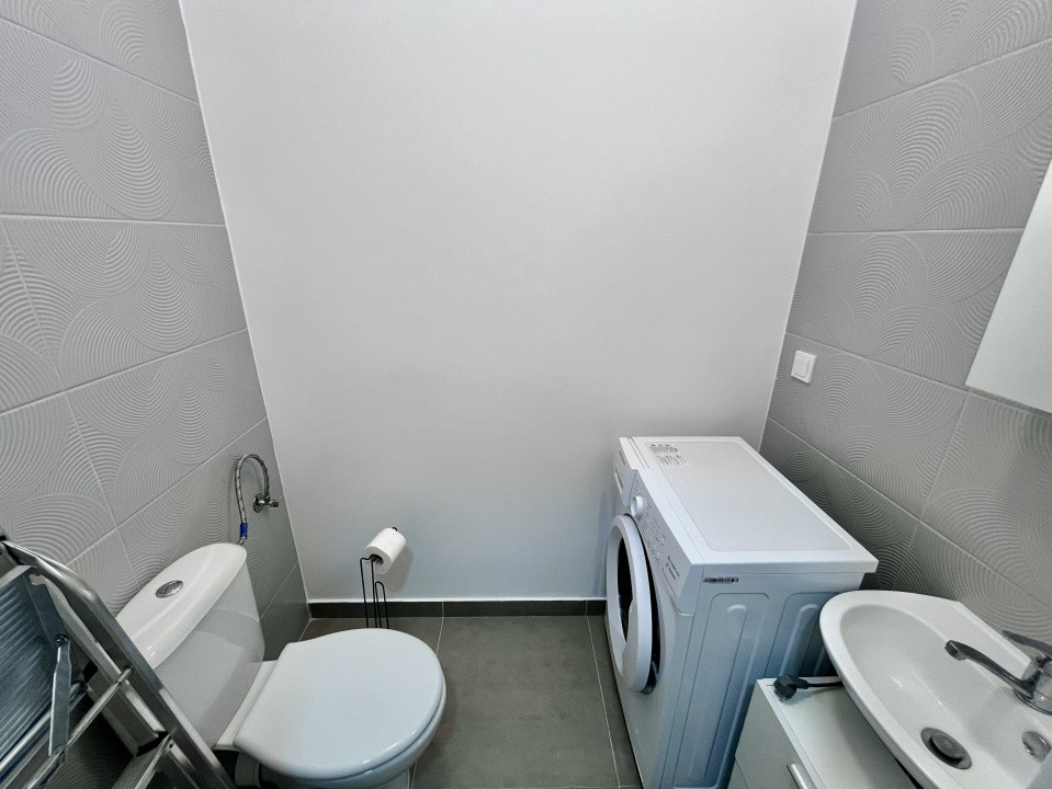 Apartament cu 3 camere în Tractorul 