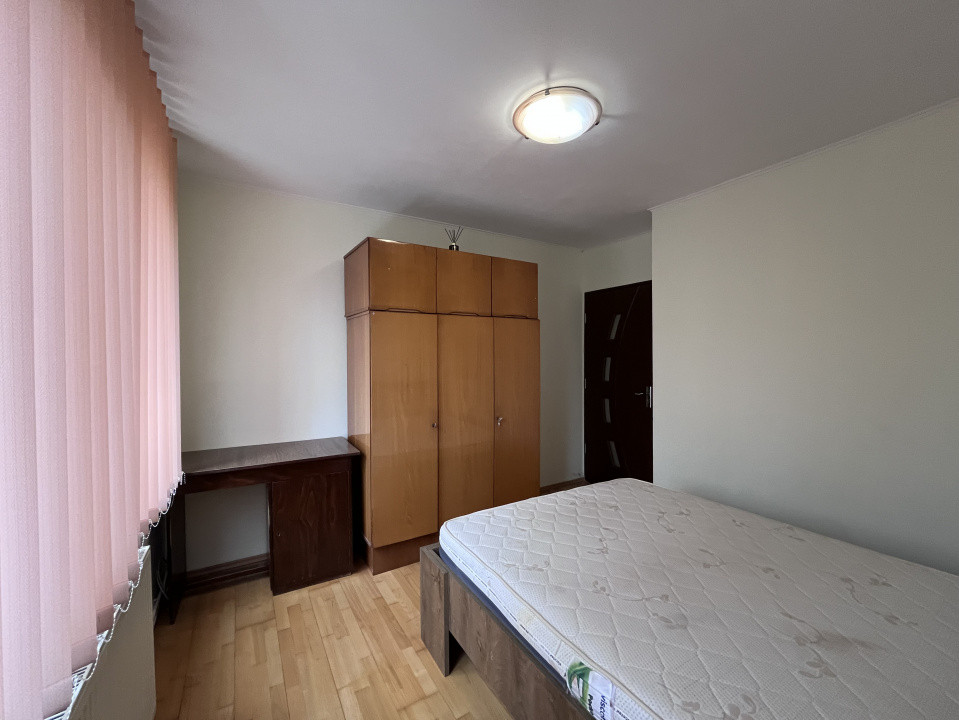 Apartament cu 4 camere în Tractorul