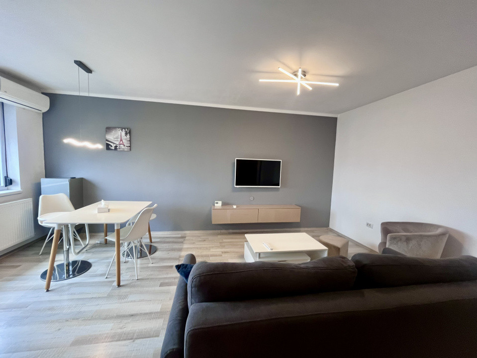 Studio modern în Grandis, Tractorul 