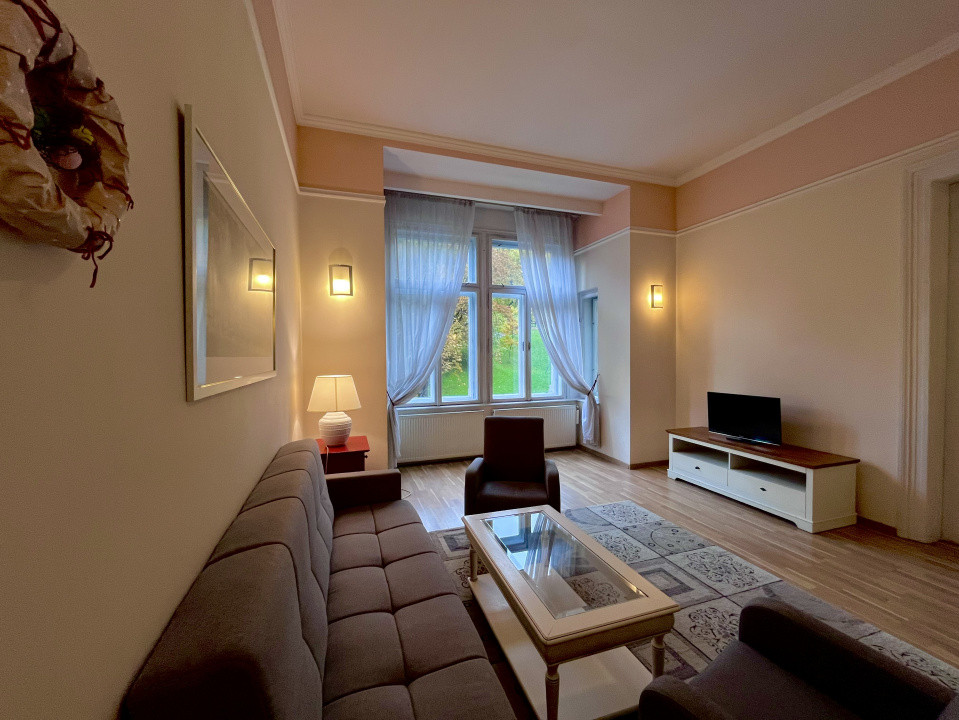 Apartament cu 3 camere in Șirul Livezii 