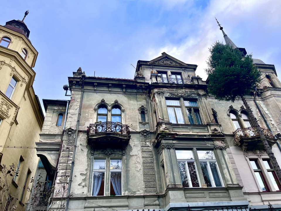 Apartament cu 3 camere in Șirul Livezii 