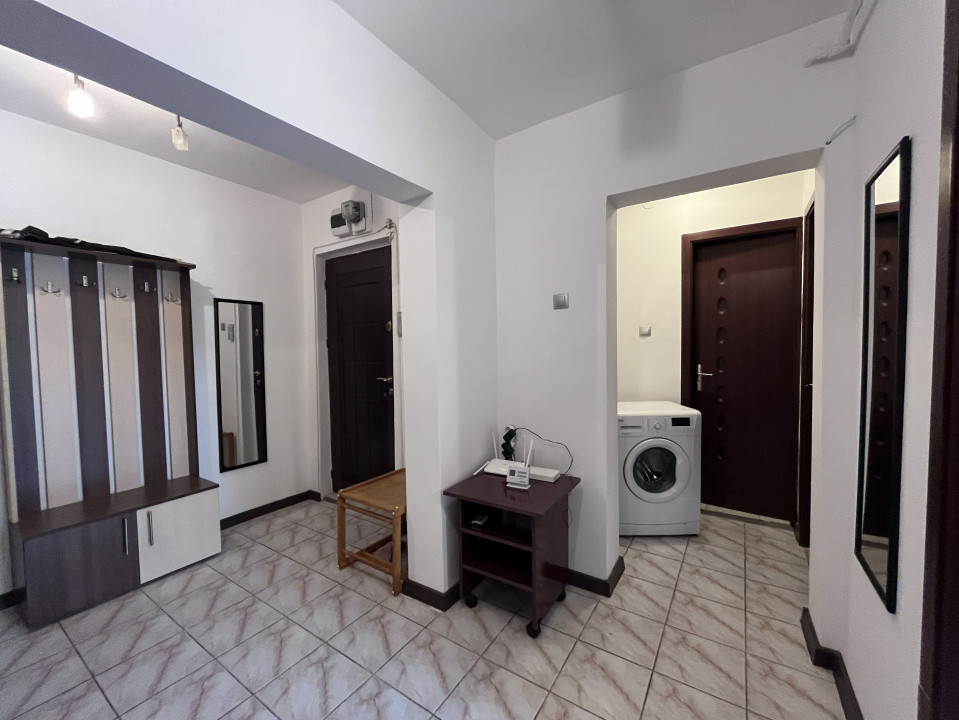 Apartament cu 4 camere în Tractorul