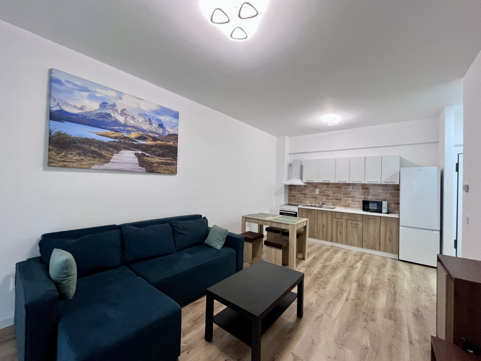 Apartament cu 3 camere în Tractorul 