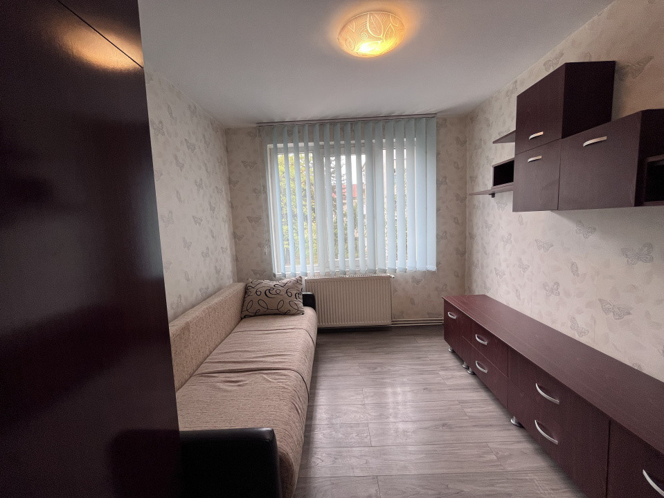 Apartament cu 4 camere în Tractorul