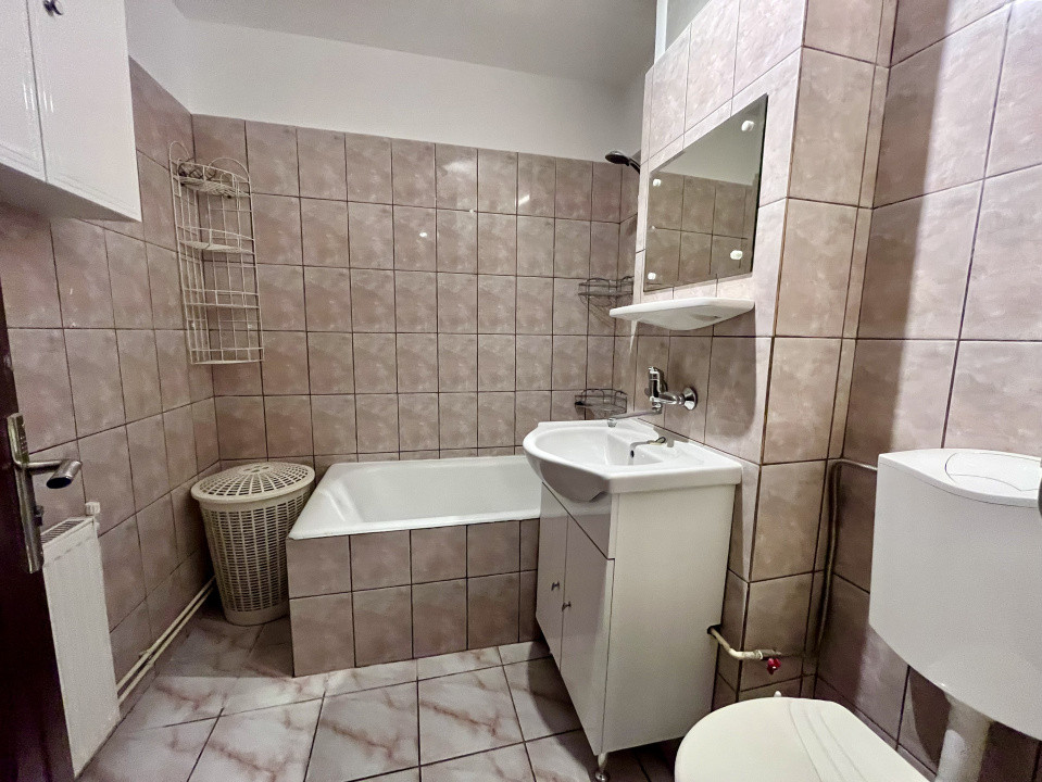 Apartament cu 4 camere în Tractorul