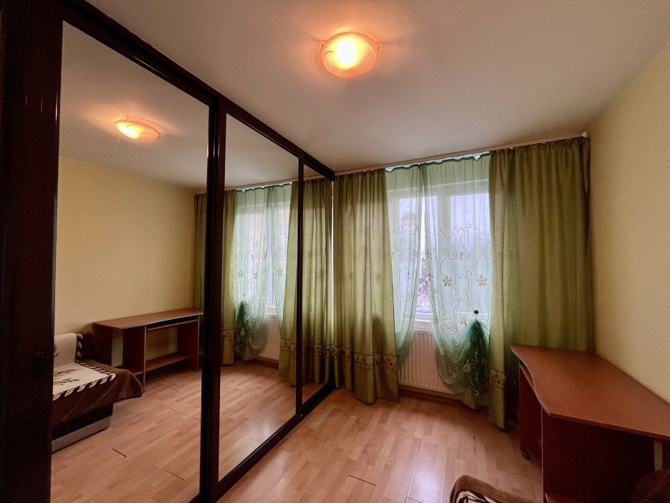 Apartament cu 3 camere în Craiter 