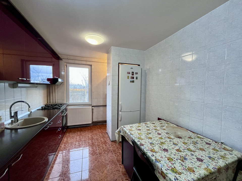 Apartament cu 3 camere în Craiter 