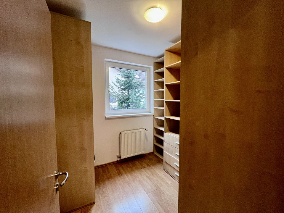 Apartament cu 4 camere in Green Valley 