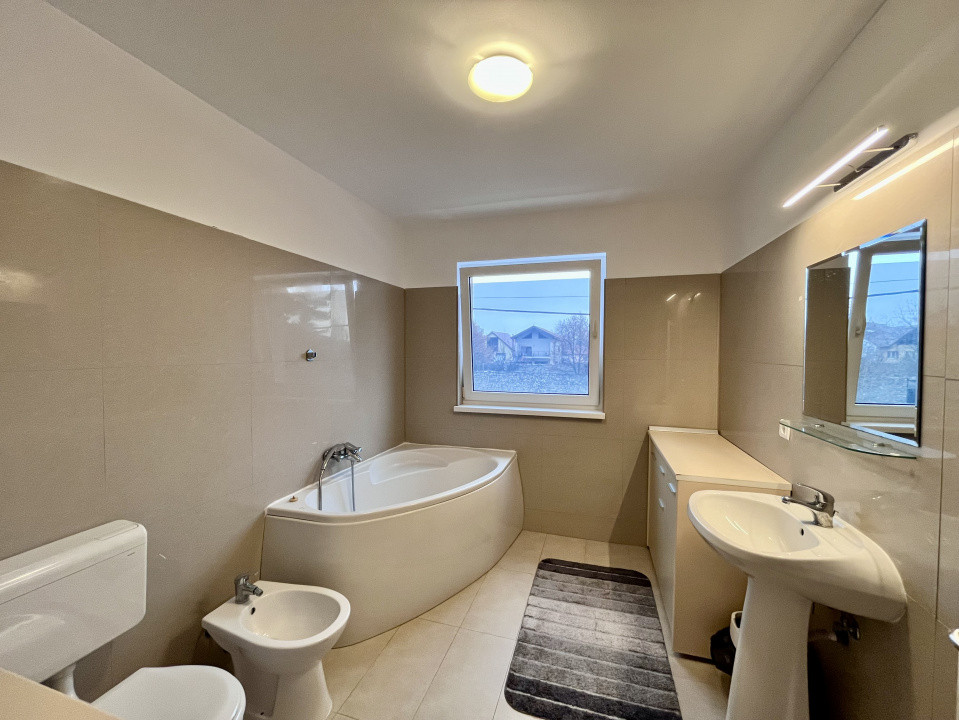 Apartament cu 4 camere in Green Valley 