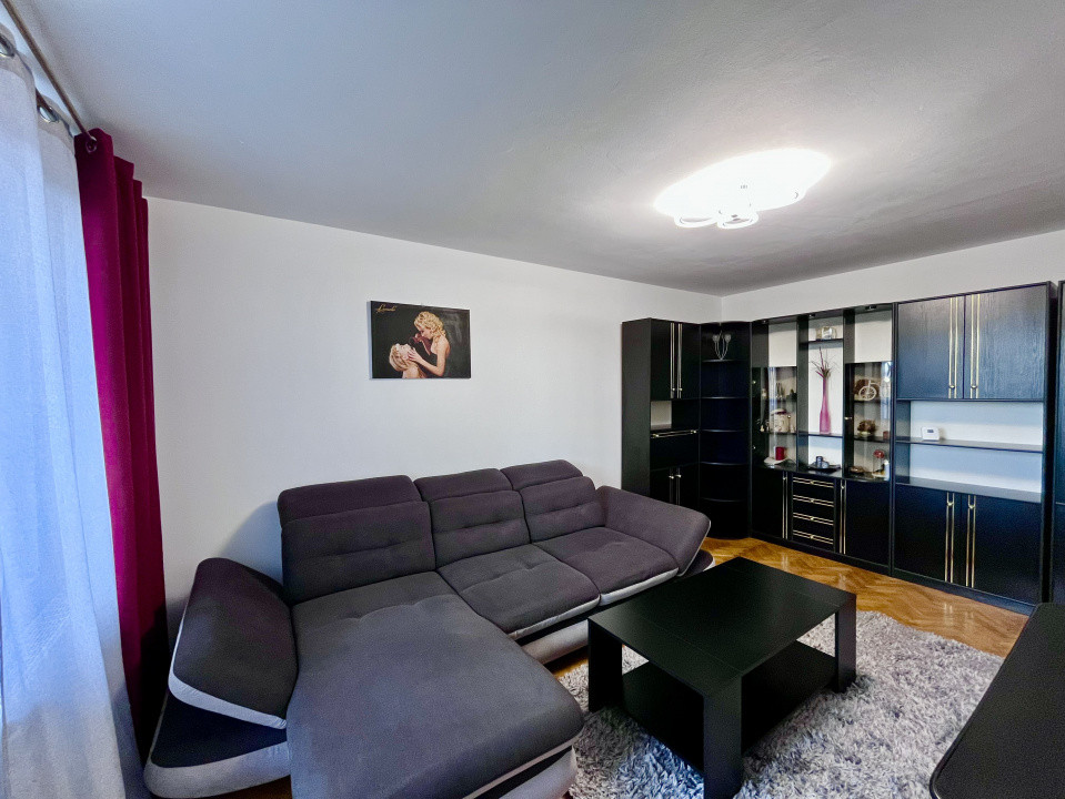 Apartament cu 3 camere în Craiter 