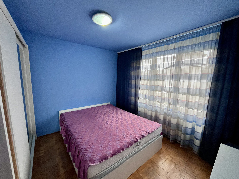 Apartament cu 3 camere în Craiter 