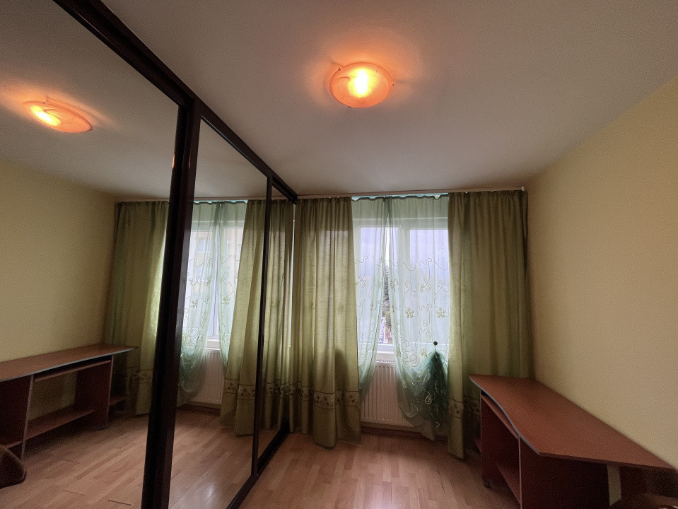 Apartament cu 3 camere în Craiter 