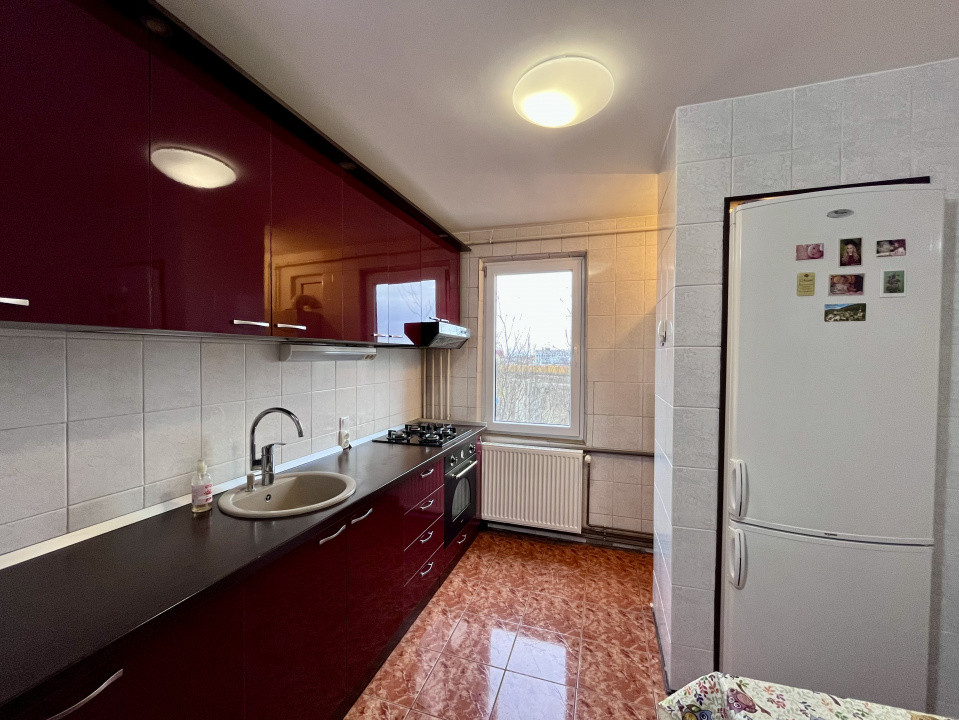 Apartament cu 3 camere în Craiter 