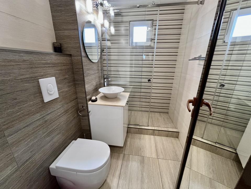 Apartament cu 3 camere în Craiter 