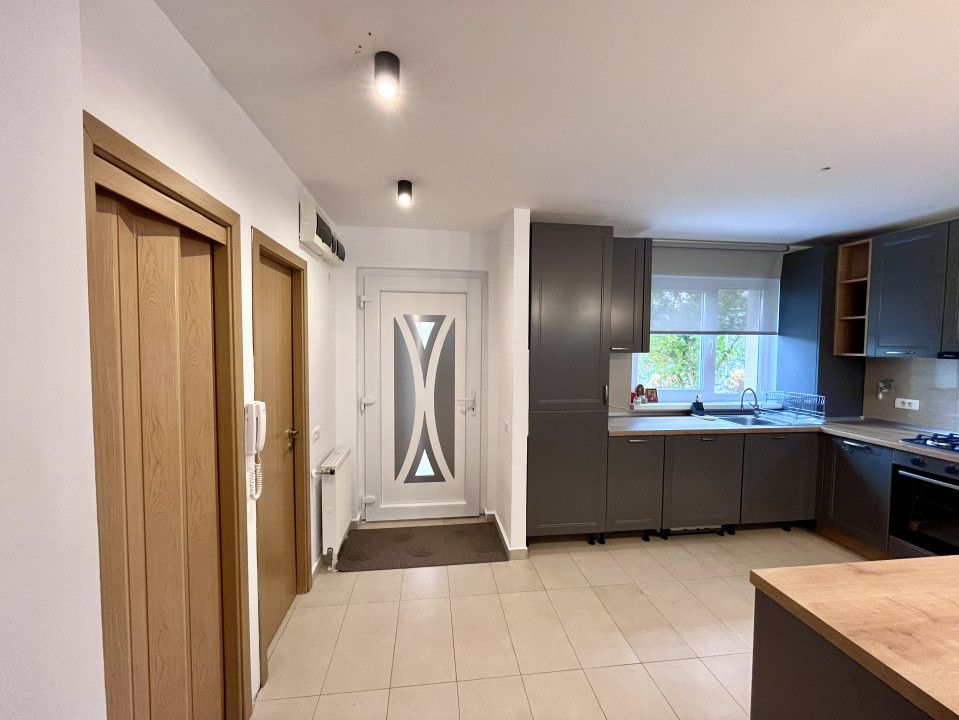 Apartament cu 4 camere in Green Valley 