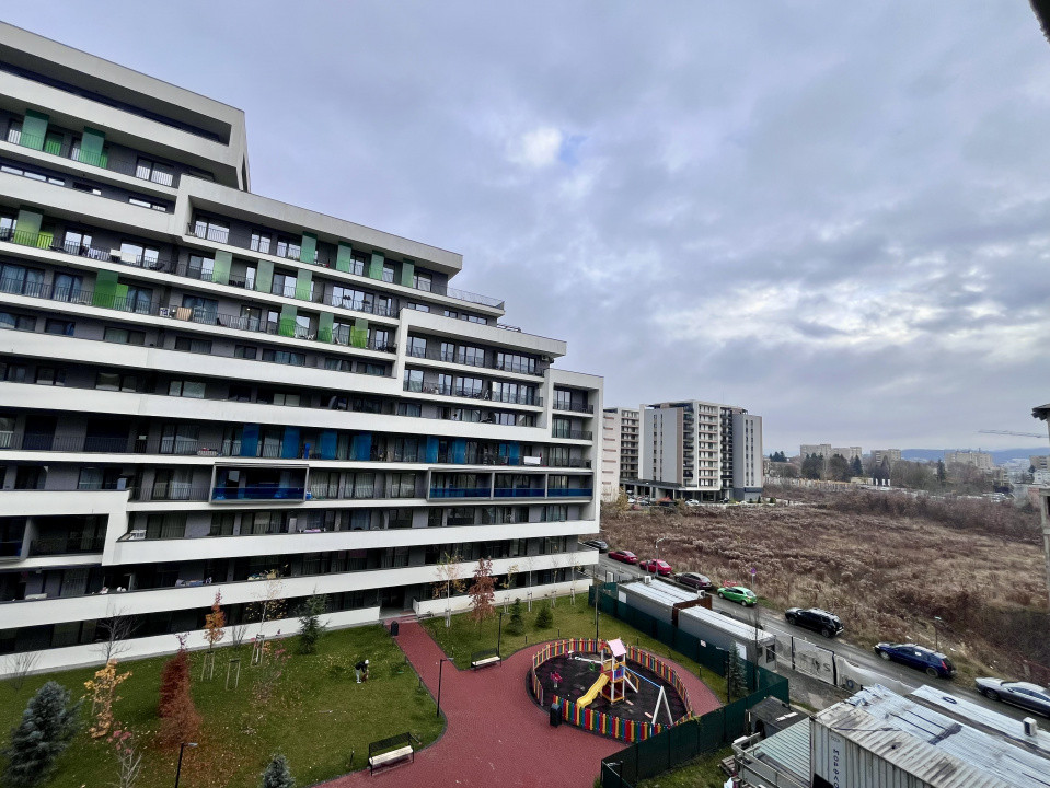 Apartament cu 3 camere în Tractorul 