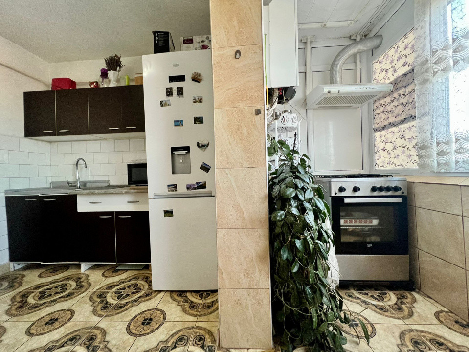 Apartament luminos 3 camere, 2 băi, parcare