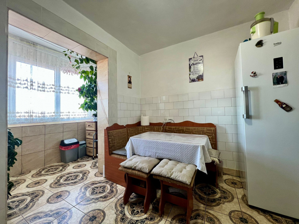 Apartament luminos 3 camere, 2 băi, parcare