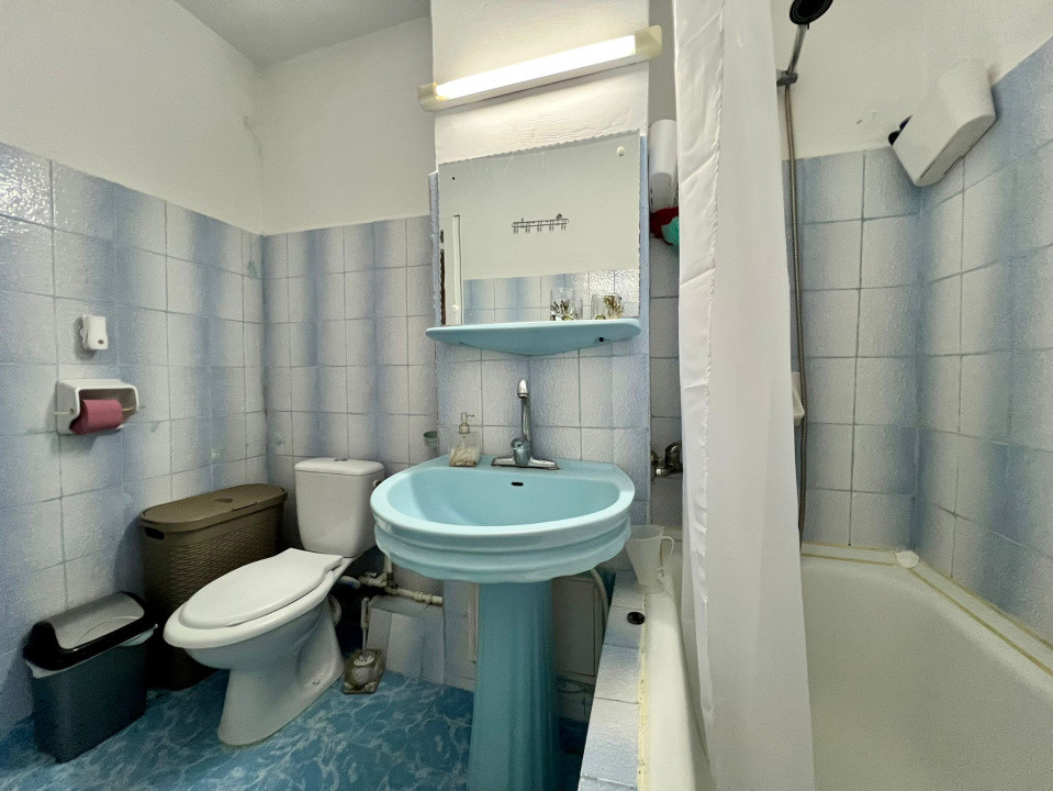 Apartament luminos 3 camere, 2 băi, parcare