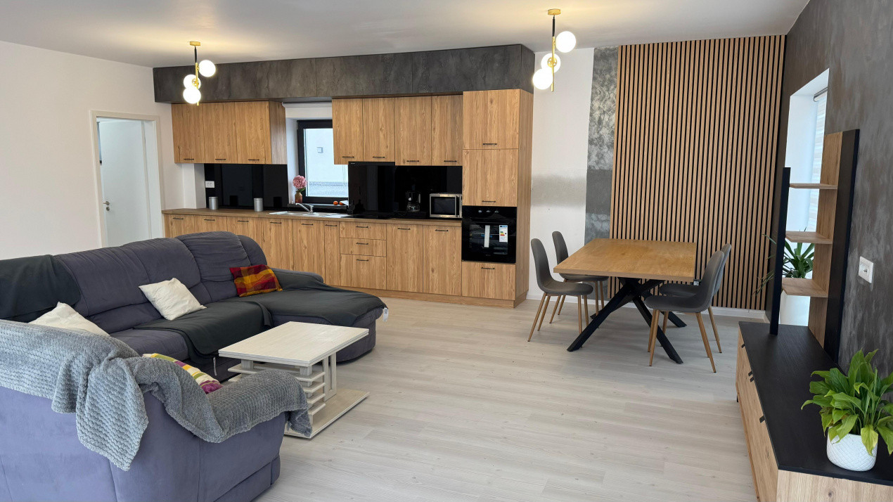 Penthouse modern in Tractorul