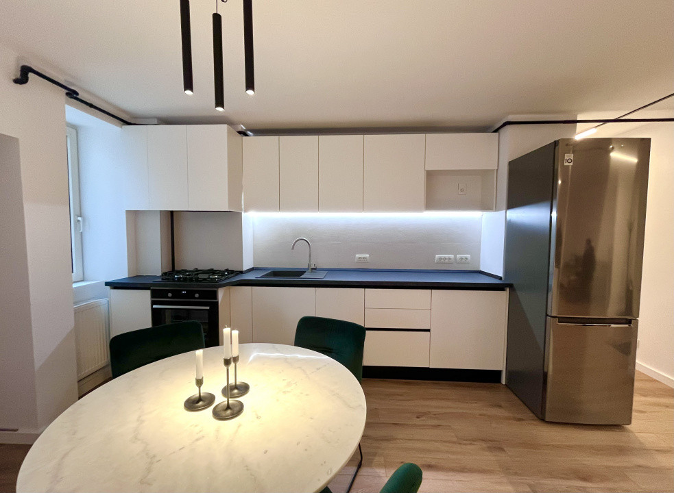 Apartament modern cu 3 camere in zona centrală 